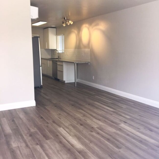 Foto del edificio - 410 W 9th St