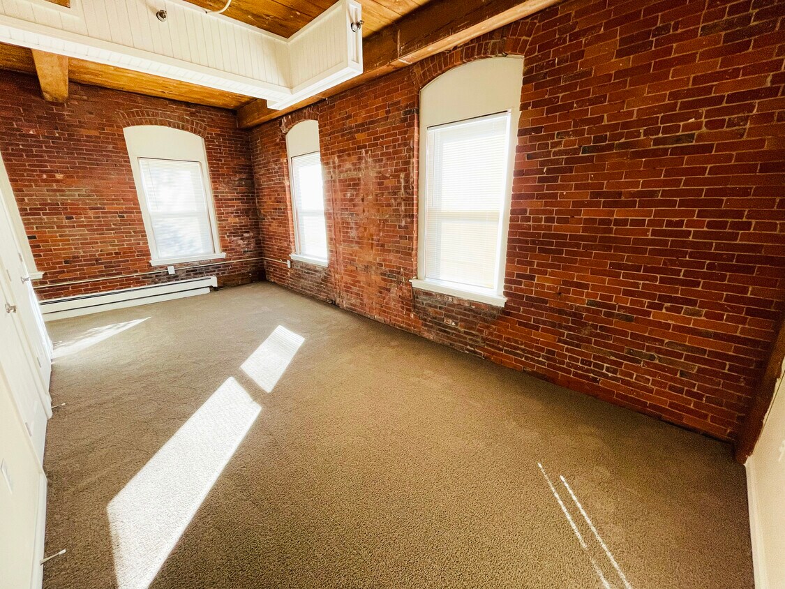 Franklin Landings Apartments in Franklin, MA