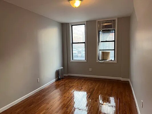 Building Photo - 321 E 115th St