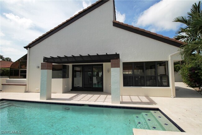 Foto del edificio - 548 Bay Villas Ln