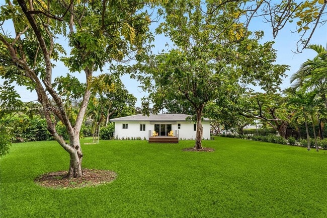 Foto del edificio - 810 NW 7th St