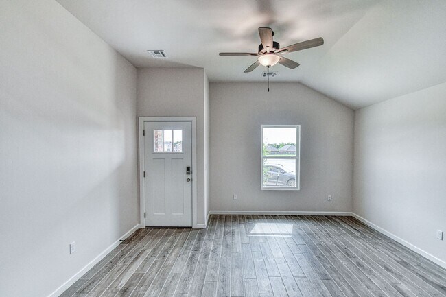 Building Photo - 932 Varenna Ct