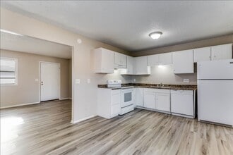 Building Photo - 3216 W 27th St S