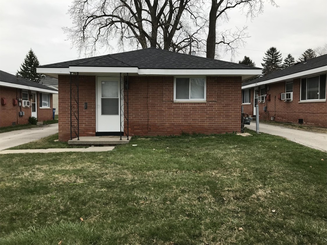 Primary Photo - 1120 N Westwood Ave