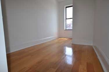 Building Photo - 442 Lorimer St