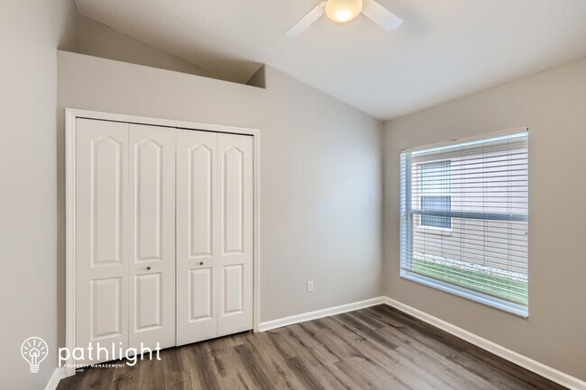 Building Photo - 15750 Autumn Glen Ave