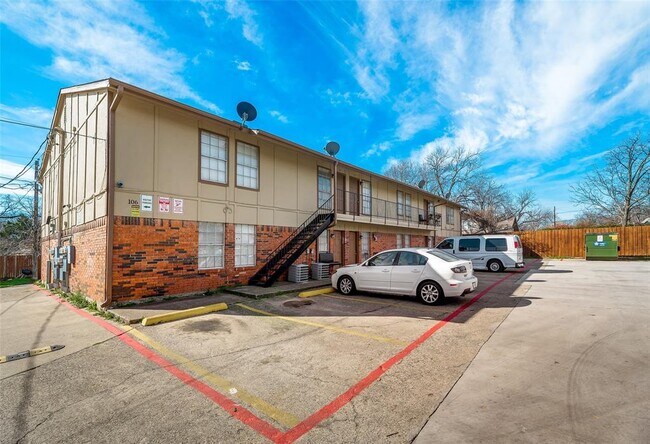 Foto del edificio - 106 E Cedar St
