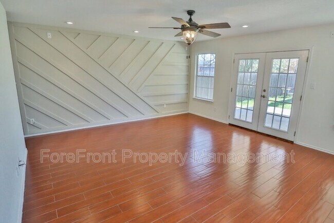 Foto del edificio - 7330 Twin Falls Dr