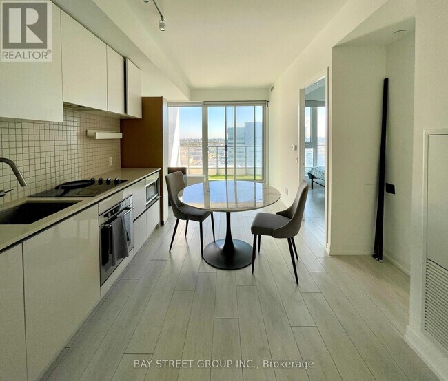 Building Photo - 5 Buttermill Ave.