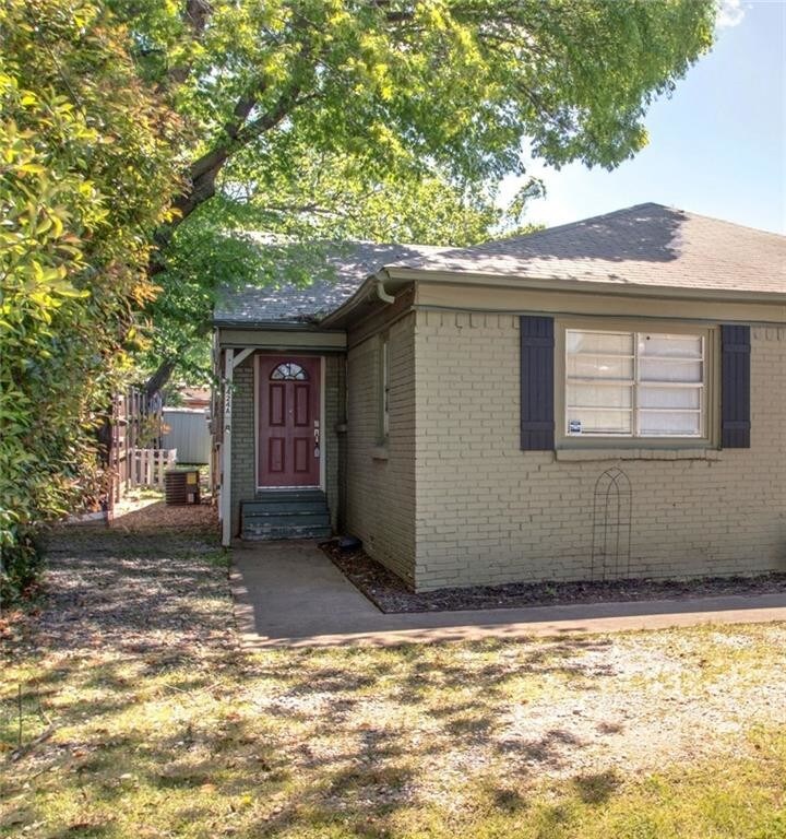 Primary Photo - 424 E Worth St