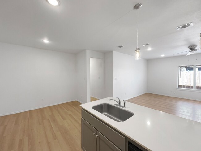 Building Photo - 5506 Itasca St