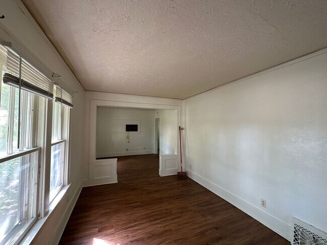 Foto del edificio - 728 Arbor Ave SE