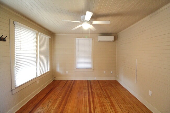 Foto del edificio - Historic East Pensacola Heights Bungalow with Modern Updates, Stainless Steel Kitchen, Mini-Split...