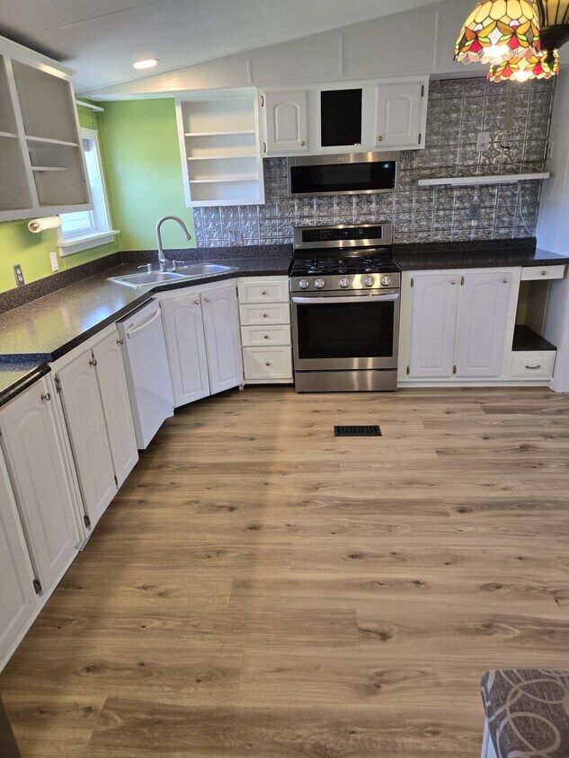 Foto principal - 4850 Hikey St