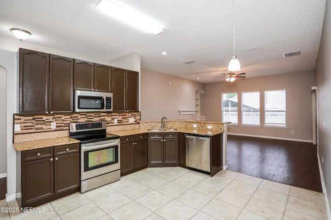 Foto del edificio - 1556 Glen View St