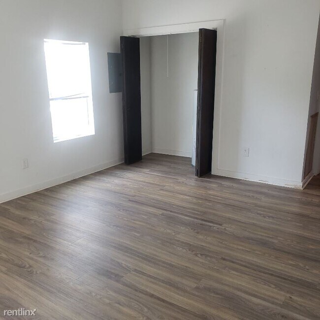 Foto del edificio - 1 br, 1 bath House - 1425 W. DOUGLAS B Unit B