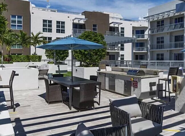 Foto del edificio - 403 NE 28th St