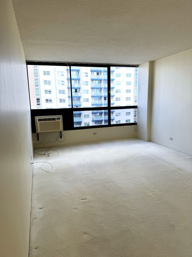 Building Photo - Royal Capitol Plaza - One bedroom, one bat...