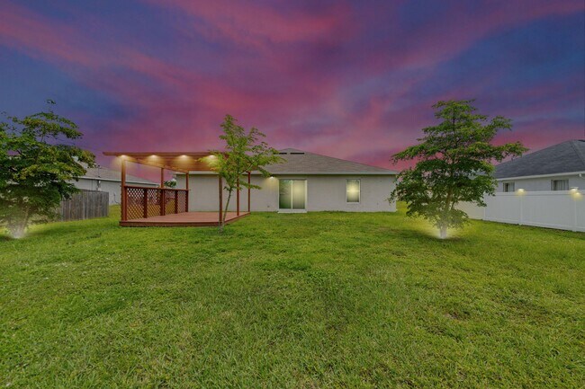 Foto del edificio - 566 SW Grove Ave