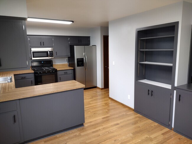 Foto del edificio - 3150 S 80th St