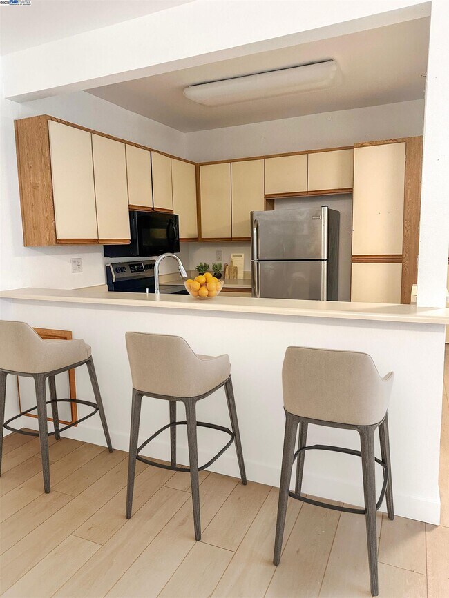 Foto del edificio - 1256 Stanhope Ln