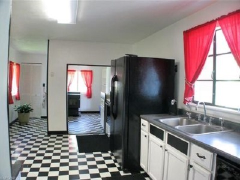Kitchen - Back - 195 E Main St