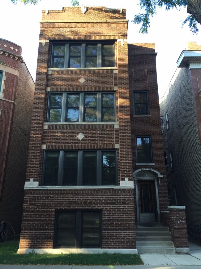Foto del edificio - 2914 W Logan Blvd