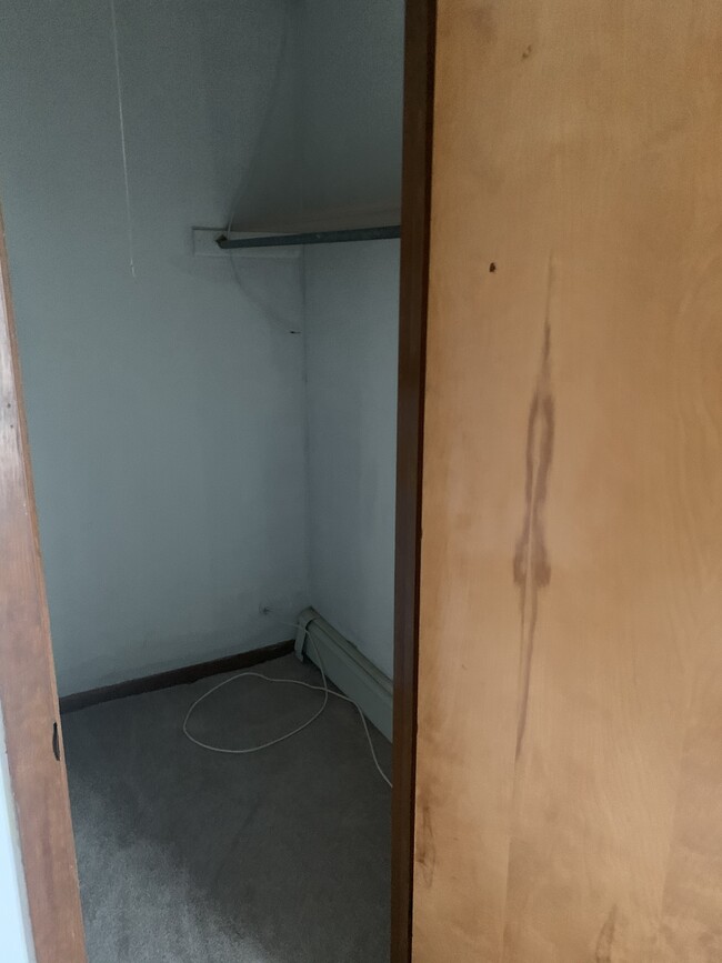 Walk in closet - 20 Winne Pl