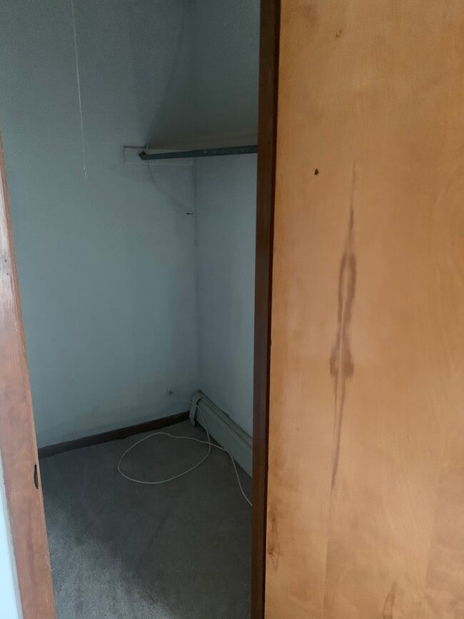 Walk in closet - 20 Winne Pl