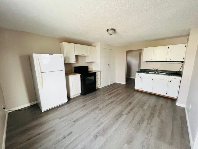 Building Photo - 321 W Main St