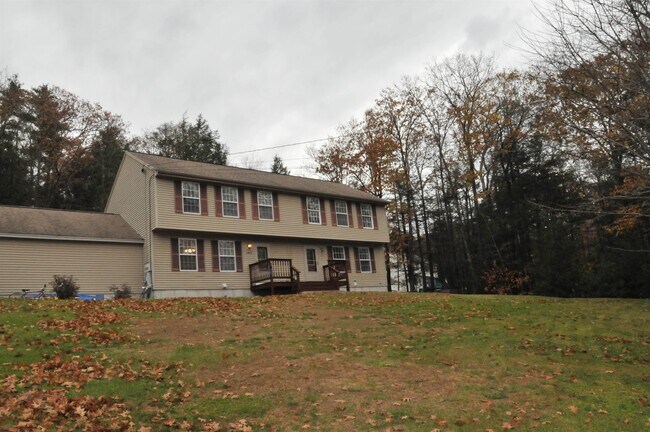 Foto del edificio - 147 High Rock Rd