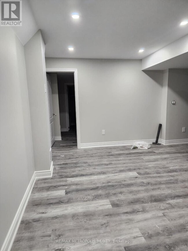 Building Photo - 261 Clockwork Dr