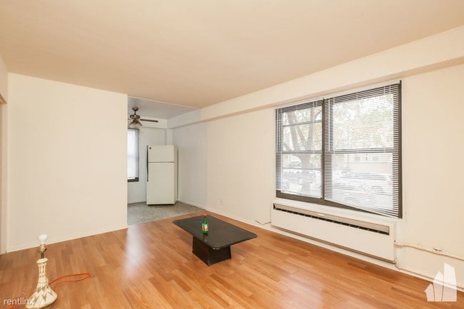 Building Photo - 2600 W Rascher Ave