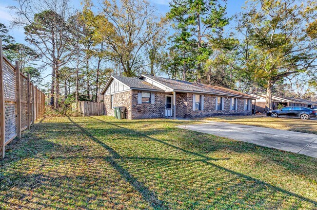 Building Photo - Your Perfect Retreat in Gadsden Acres