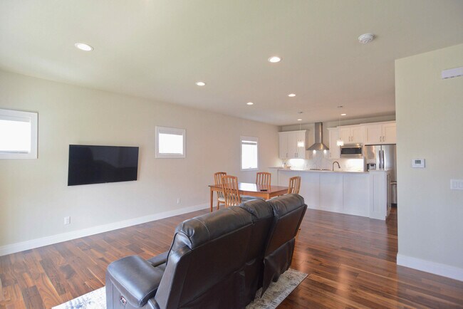 Foto del edificio - 4878 Romaine Rd