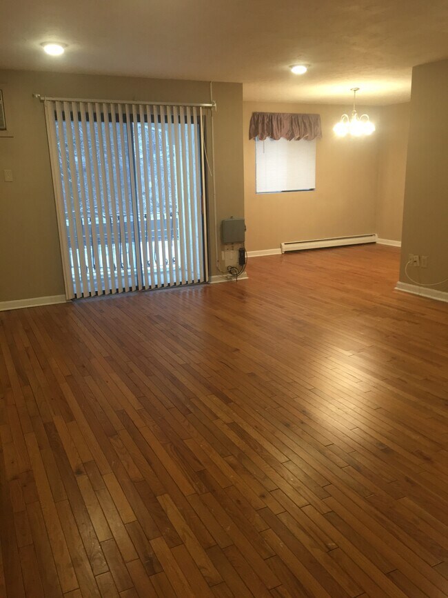 suelos de madera noble real - 110 Fellsview Ter