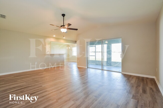 Foto del edificio - 127 Sandhill Crane Ln