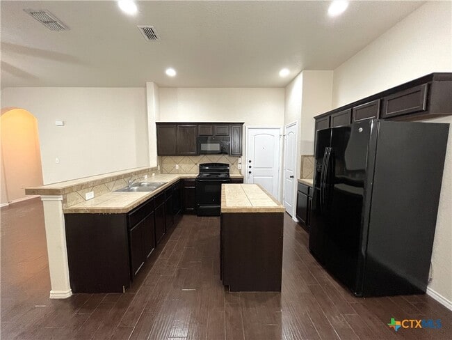 Foto del edificio - 685 Creekside Cir