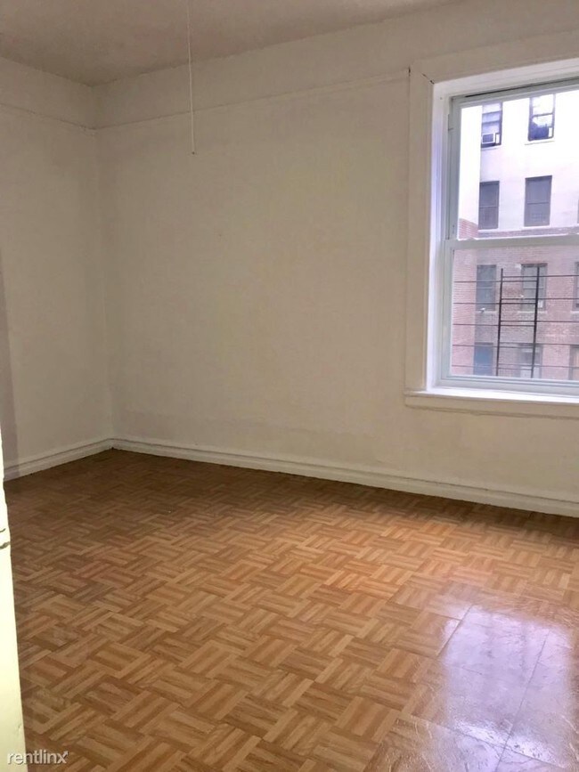 Foto del edificio - 1 br, 1 bath Apartment - 2849 Webb Ave