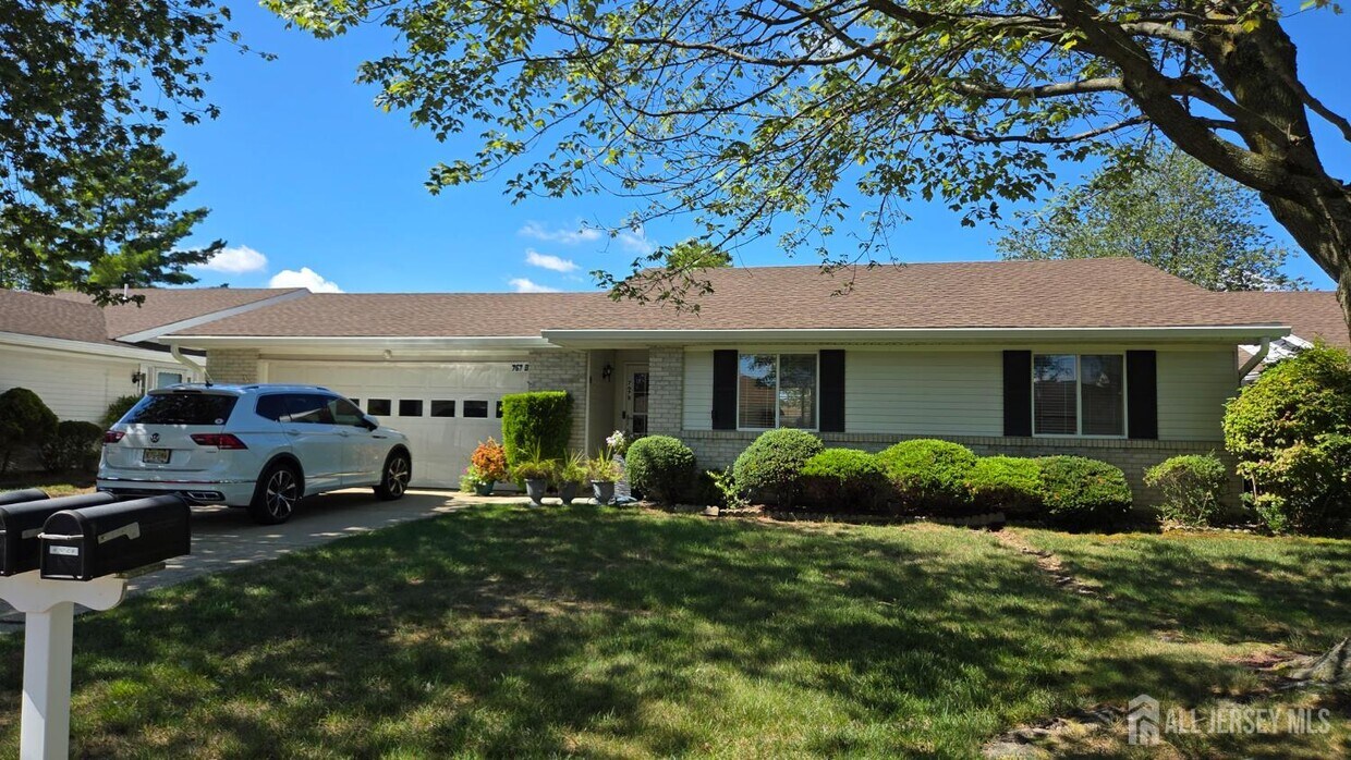 Foto principal - 767B Marlton Rd