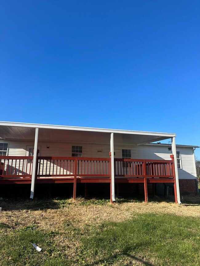 Building Photo - Murfreesboro Home on 2 acres with workshops. 3/2