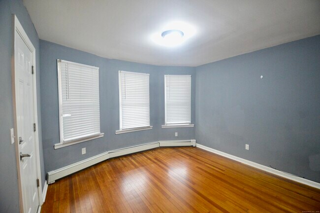 Foto del edificio - 807 Brewster St