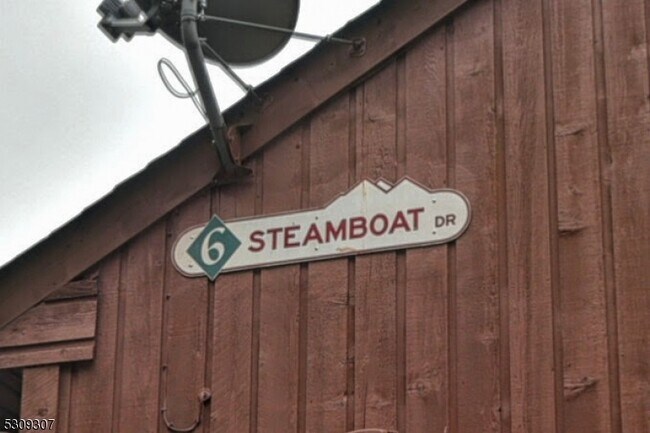 Foto del edificio - 6 Steamboat Dr