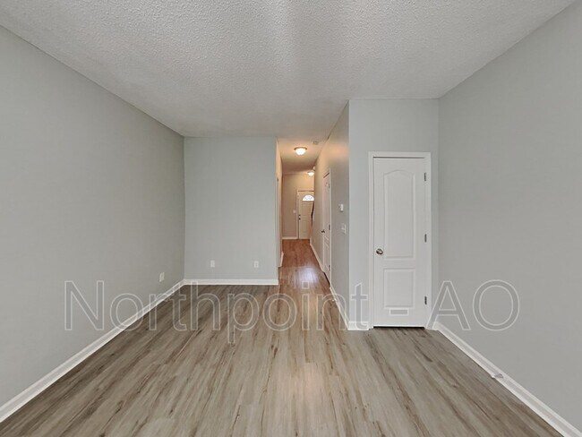 Building Photo - 8625 Thomas Rd