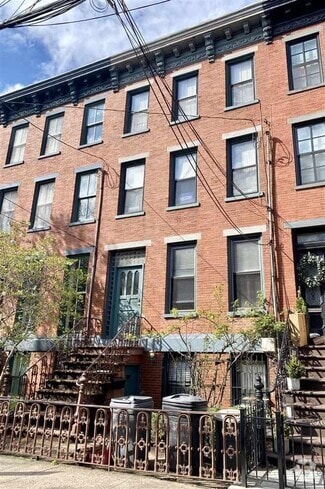 Building Photo - 214 8th St