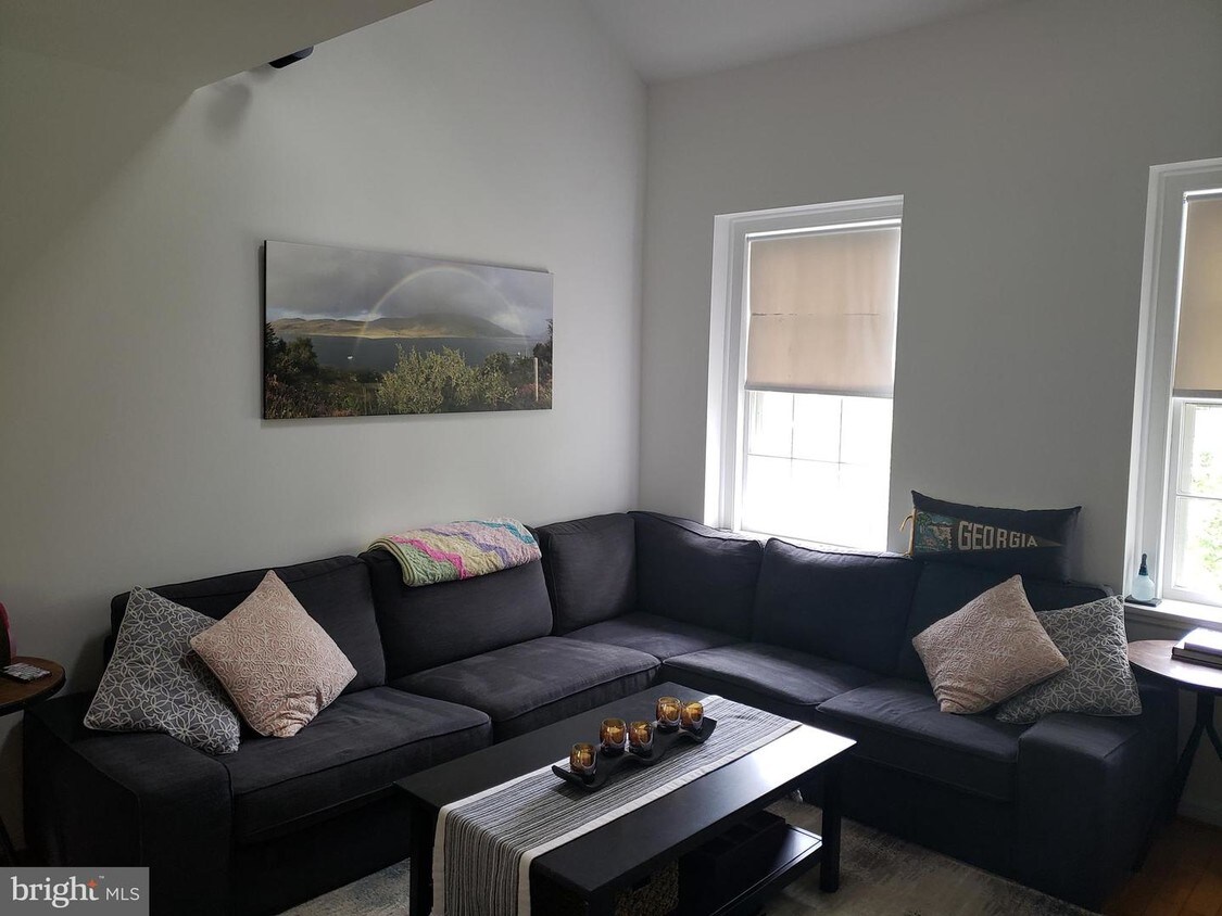 Foto principal - 3711 39th St NW