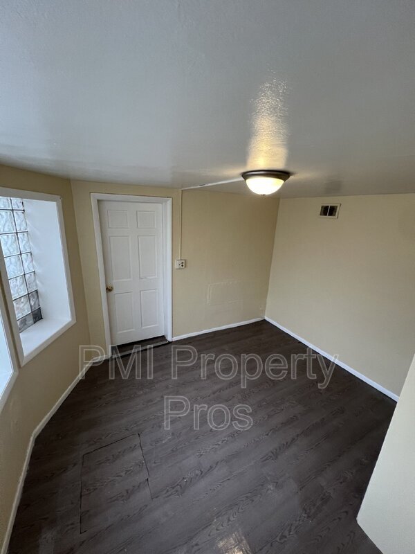 Building Photo - 2215 S 19th St