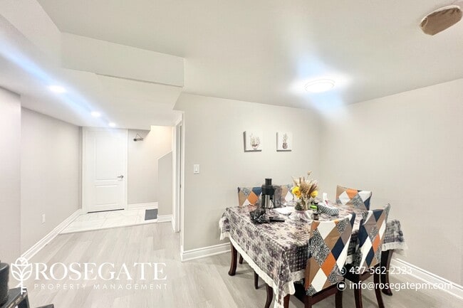 Building Photo - Newly Renovated 2+Den Apartment in Kitchener