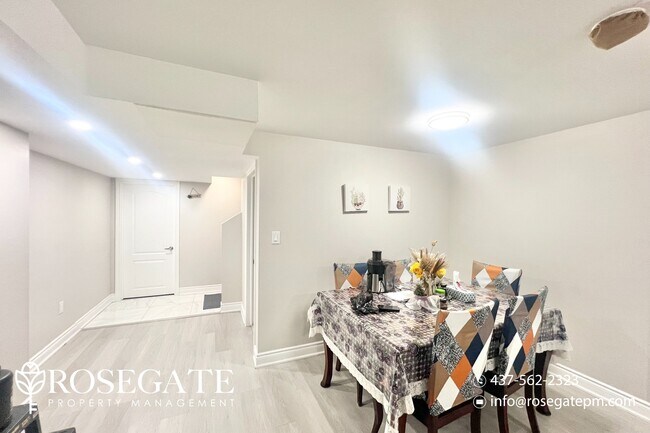 Photo du bâtiment - Newly Renovated 2+Den Apartment in Kitchener