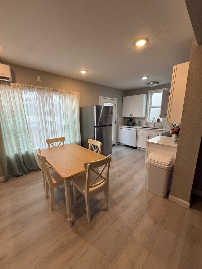 Foto del edificio - 2819 S Pine St